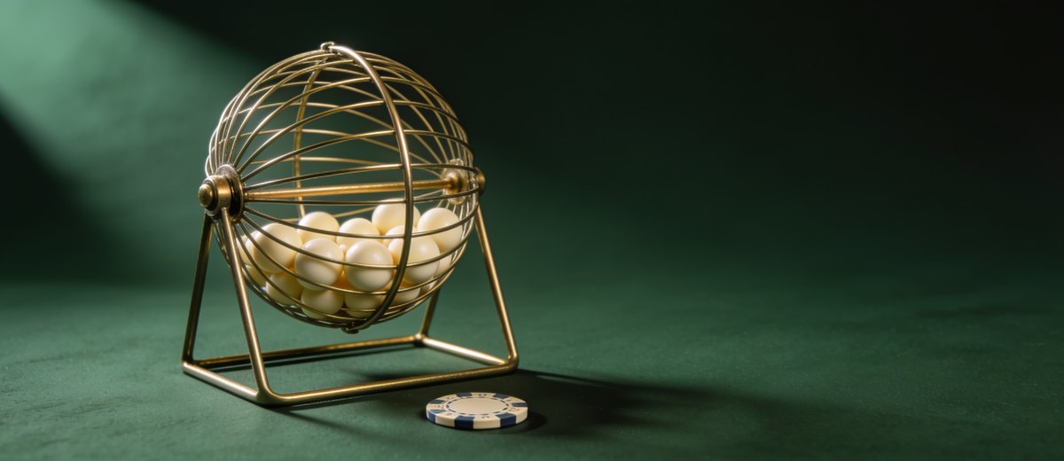 Bingo cage with balls at an online bingo site