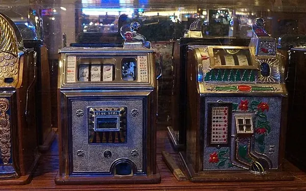 Old slot machines in a Las Vegas casino